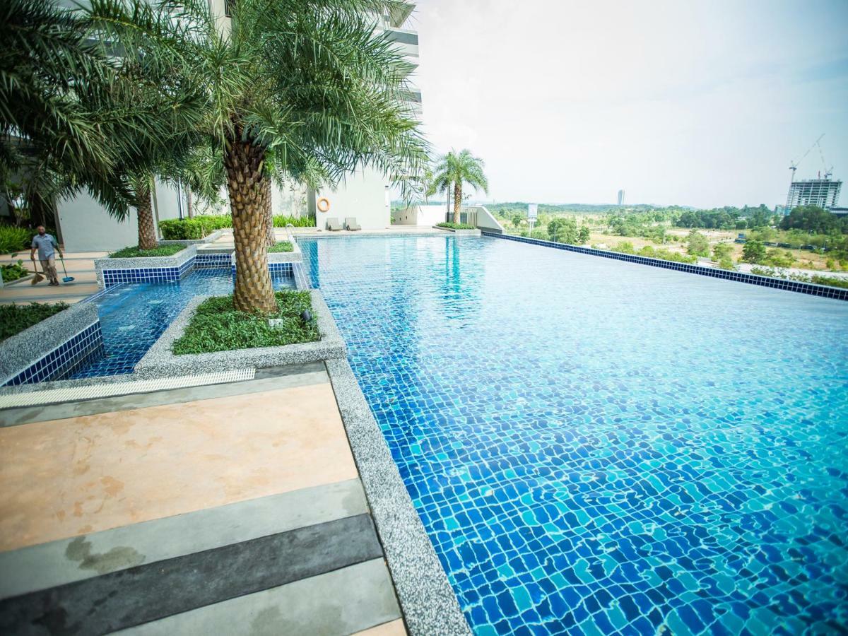 Iskandar Puteri Medini Famous Theme Park Nusajaya  Exterior photo