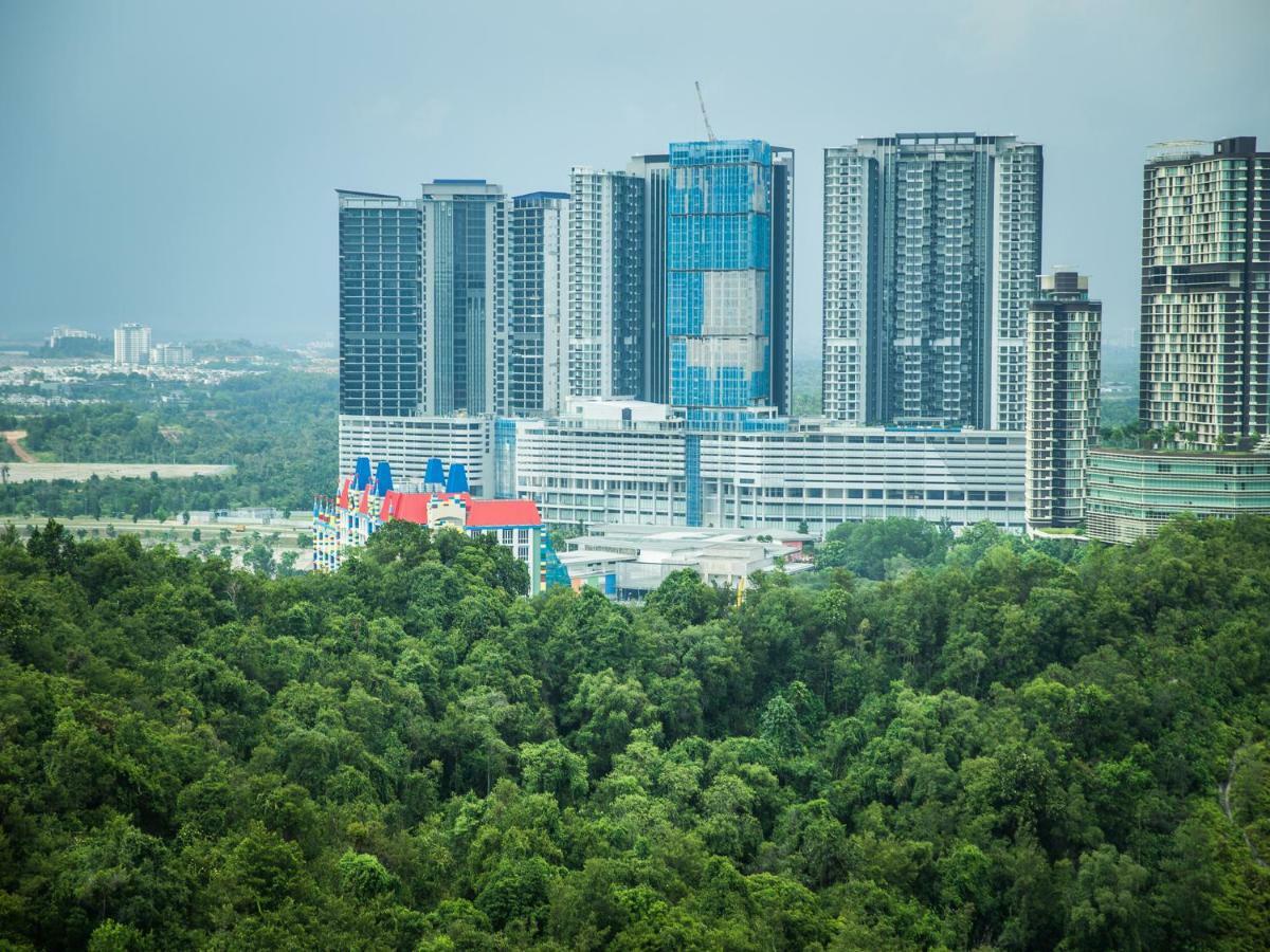 Iskandar Puteri Medini Famous Theme Park Nusajaya  Exterior photo